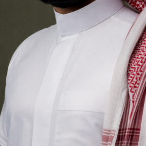 Men’s white Saudi thobe with collar, front placket, and chest pocket – Al-Aseel